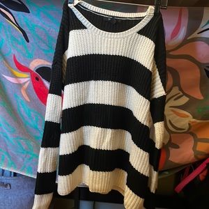Oversized fashionable stripe sweater